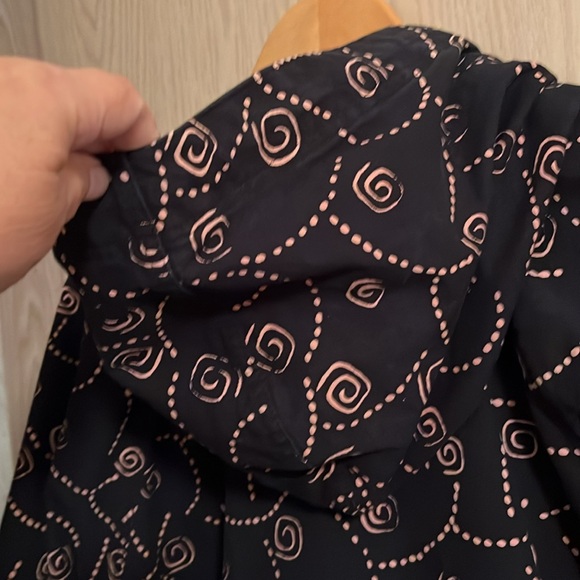 Asian creations jacket. For all the elephant lovers this is the jacket for you. - Picture 11 of 13